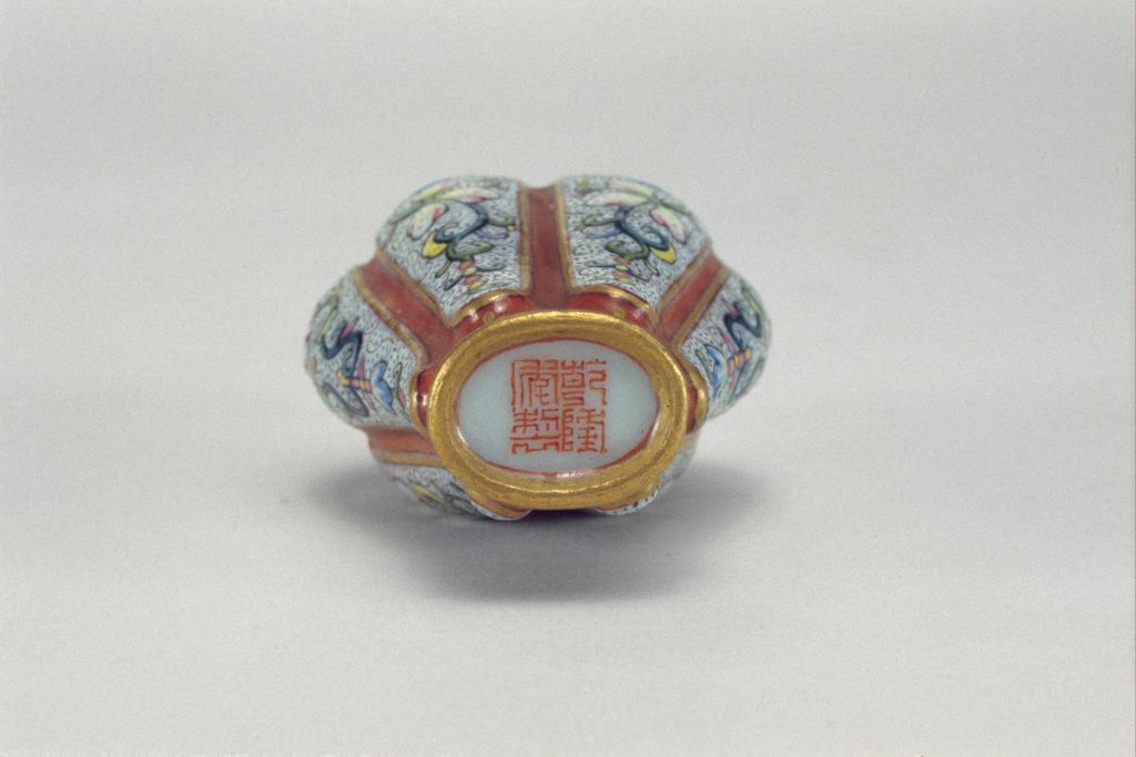 图片[3]-Pink color melon ridge porcelain snuff bottle-China Archive